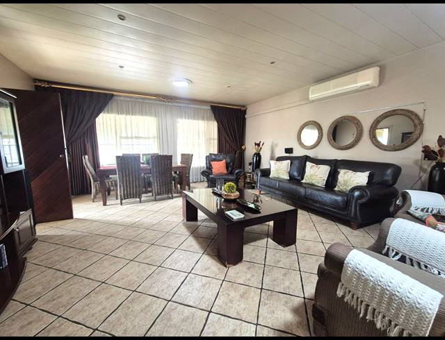 3 BEDROOM TOWNHOUSE FOR SALE IN ARCON PARK
